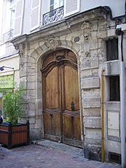 Portail monumental 18e (rue de la Cordonnerie).