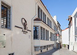 Raeapteek, zgrajen leta 1422, je ena najstarejših neprekinjeno delujočih lekarn v Evropi