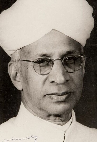 File:Photograph of Sarvepalli Radhakrishnan presented to First Lady Jacqueline Kennedy in 1962 (cropped).jpg
