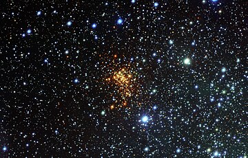 VLTサーベイ望遠鏡が捉えた、超星団Westerlund 1。