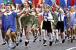 Den 9 maj firas alltid storslaget i Ryssland som Segerdagen i det Stora fosterländska kriget, den ryska benämningen på landets kamp mot nazisterna under andra världskriget. Bilden visar skolbarn under segerfestligheterna i Moskva.