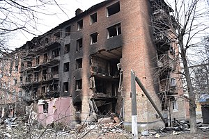 Руїни житлового будинку у Василькові 5 березня 2022 року