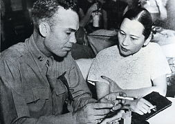Soong Ching-ling and Richard Dick Young (aide-de-camp of Joseph Stilwell) (1944)
