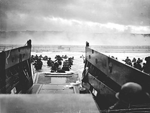 "אל תוך מלתעות המוות" - תצלום שצולם במהלך הפלישה לנורמנדי במלחמת העולם השנייה.