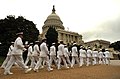 L'United States Navy Ceremonial Band défilant en 2004 lors des funérailles nationales de Ronald Reagan.