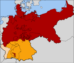 کنفدراسیون آلمان شمالی (سرخ). ایالت‌های جنوبی آلمان که در ۱۸۷۰ برای تشکیل امپراتوری آلمان پیوستند در رنگ نارنجی هستند. آلزاس-لورن، بخشی که پس از جنگ فرانسه و پروس در ۱۸۷۱ پیوست، در رنگ نارنجی کمرنگ است. بخش سرخ در جنوب قسمتی از پادشاهی پروس است.