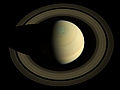 3. A NASA Cassini űrszondájának a Szaturnuszról és gyűrűiről készített képe. A 36 képből összeállított mozaik részei három színszűrőn keresztül készültek, visszaadva a bolygó természetes színeit, ahogy azt az emberi szem is látná (javítás)/(csere)