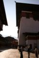 Dvorišče in stolp v Rinpung Dzong pri Paru, Butan