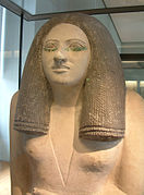 Statue de la dame Nésa, calcaire peint, Musée du Louvre.