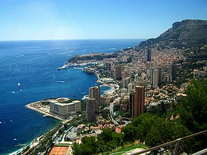 Pogled z vzhoda na Monte Carlo (in Monako) avgusta 2006