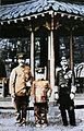Thái tử của Đế quốc Nhật Bản Yoshihito (sau này trở thành Hoàng đế Taishō), Lý Ngân và Đô đốc Hoàng tử Arisugawanomiya Takehiro (1907)
