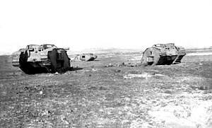 Một trong số những chiếc xe tăng bị phá hủy tại Cambrai
