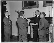 Undersecy. of State Sumner Welles holds press conference LCCN2016875003.jpg