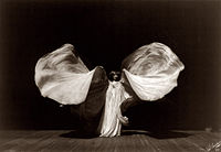 Dança moderna (e iluminação moderna do palco) inovadora Loie Fuller