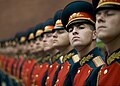 ロシア陸軍第154独立警備連隊の儀仗兵。帝政ロシア時代を思わせる礼装。