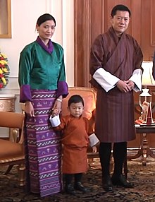 Die huidige koning van Bhoetan, Jigme Khesar Namgyel Wangchuck, en sy gesin.