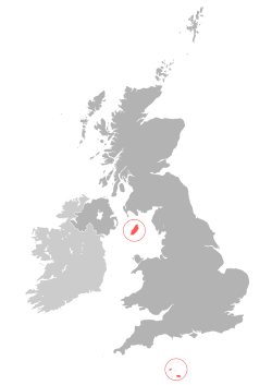 Lokasi Isle of Man di Laut Irlandia, dan Kepulauan Channel di Selat Inggris