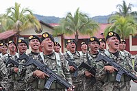 SCAR-Lを手にするペルー陸軍兵士