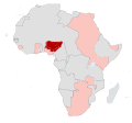 Bl-aħmar, it-territorji tal-Protettorat tat-Tramuntana tan-Niġerja. Fir-roża, it-territorji kolonjali Afrikani Brittaniċi.