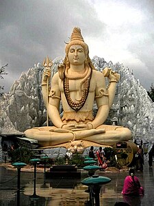 Монументална статуя на Шива от храм в Бангалор