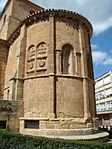 Contrafuerte de pilastra estriada con capitel (San Juan de Rabanera en Soria)
