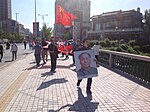 Những người Trung Quốc biểu tình cầm ảnh chân dung Mao Trạch Đông tại Thẩm Dương ngày 18 tháng 9 năm 2012.
