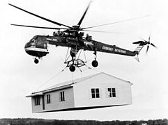 Sikorsky S-64 Helicòpter de càrrega transportant una casa prefabricada