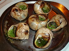 Des escargots cuits dans leur coquille remplie de persillade