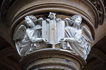 Détail du chapiteau des arcades de l'Hôtel de Cluny - Armoiries de Jacques d'Amboise, abbé de Cluny, 5e arrondissement de Paris