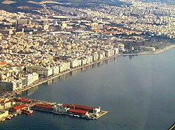 Szaloniki városképe a kikötő felől