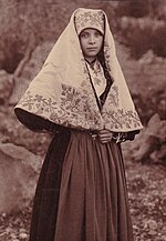 Thumbnail for File:Carlo Brogi (1850-1925) - n. 0022 recto - Giovane donna in costume di Piana degli Albanesi.jpg