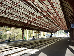 Marquise et quais de la gare de Foix.