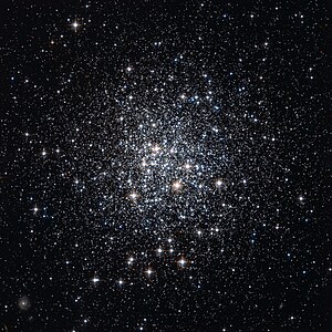 HST の掃天観測用高性能カメラ (ACS) で撮像された球状星団M72。