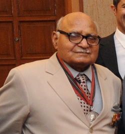 File:Narendra Kumar at the event where PM Modi meets the members of 1965 Everest Expedition on the golden jubilee of the occasion.jpg