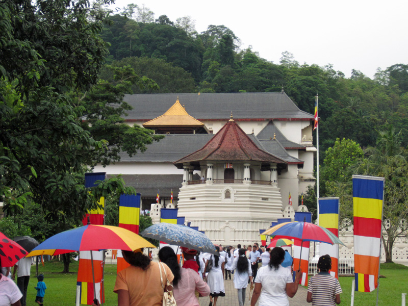 File:Temple of the tooth in Kandy.jpg