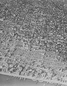 Αεροφωτογραφία όπου φαίνεται μεγάλη έκταση γκρεμισμένων κτιρίων στο κέντρο της πόλης