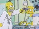 Homer on juuri raivostunut Burnsille, kun hän yhtäkkiä ei muistakaan hänen nimeään, kun johtajan puhekyky on palannut.