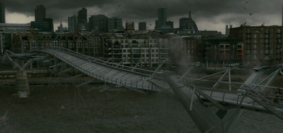 Dalam film Harry Potter and the Half-Blood Prince yang berlatar di London tahun 1996, Jembatan Milenium ditampilkan runtuh. Kenyataannya, jembatan tersebut dibangun pada tahun 1998.[2]
