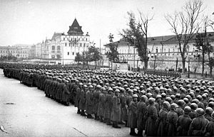 Построение 322-й стрелковой дивизии на Советской площади перед отправкой на фронт