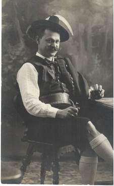 Файл:Австрієць в національному костюмі Інсбрук Листівка до 1917 року.jpg