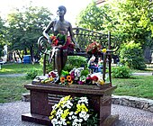 Пам'ятник Олені Телізі у Києві на території КПІ