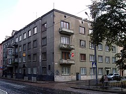 Будинок на розі вулиці Вітовського та Болгарської (справа)