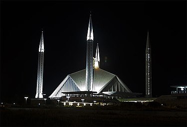 رات میں دوران میں نماز مسجد کا منظر