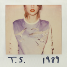Ảnh bìa album 1989 của Taylor Swift, trong đó là bức hình chụp Polaroid Swift từ phần mũi trở xuống. Cô tô đôi môi màu son đỏ và mặc chiếc áo len lavender tay dài có in hình chụp những con mòng biển đang bay lượn trên bầu trời xanh thẳm.