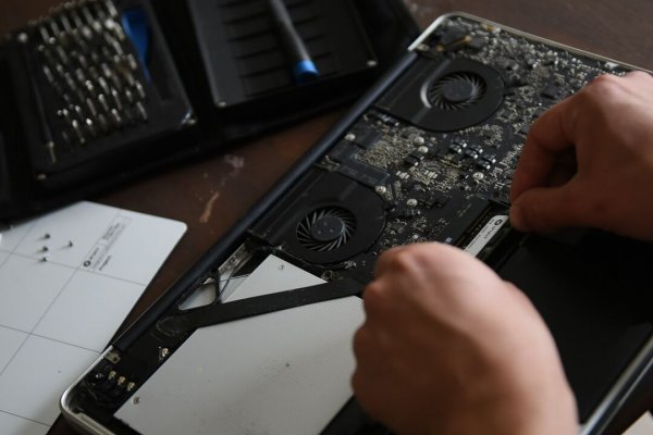 Fixing MacBook with iFixit tools