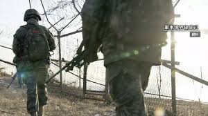 နယ်စပ်မျဉ်းကို ဖြတ်ကျော်လာတဲ့ မြောက်ကိုရီးယားစစ်သားတွေကို တောင်ကိုရီးယားစစ်တပ် သတိပေးပစ်ခတ်