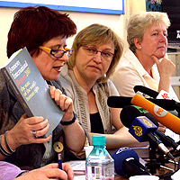 Kate Gilmore (left) and Nicola Duckworth (far right) at the 2007 Report launch in Moscow