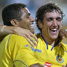 Villarreal CF's Gonzalo Rodríguez (right) and Sonny Anderson celebrate a goal en route to winning the 2004 Intertoto Cup
