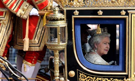 Queen makes way to Parliament for Queen's Speech