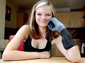 欧洲首位“机械手”少女：佩戴超酷生化手套